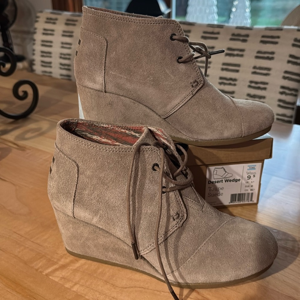 Women’s New TOMS Desert Wedges 
Taupe Suede
Size 9.5